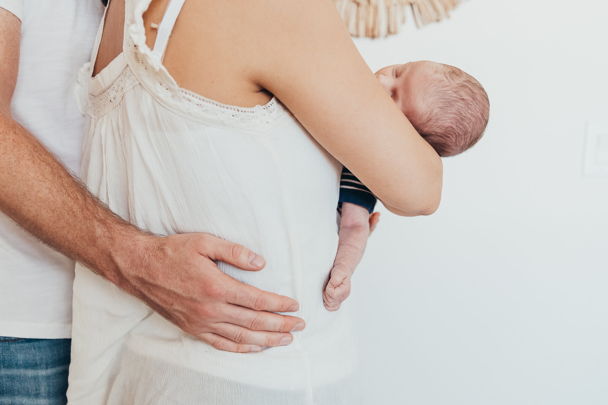 Lifestyle newborn photographer in San Diego