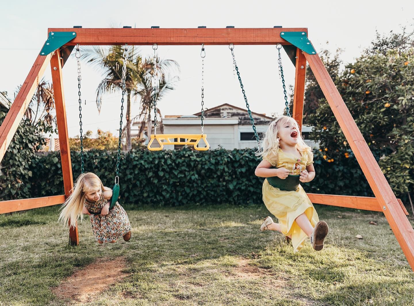 Fun kids + their own backyard + golden hour = my wildest dreams came true 
Who is going to make my dreams come true next? Slip n' slide into my DMs. ⁠⁠
⁠⁠
Welcome to our #SanDiegoLifestylePhotographyEditingLoop⁠⁠
.⁠⁠
We are a group of San Diego