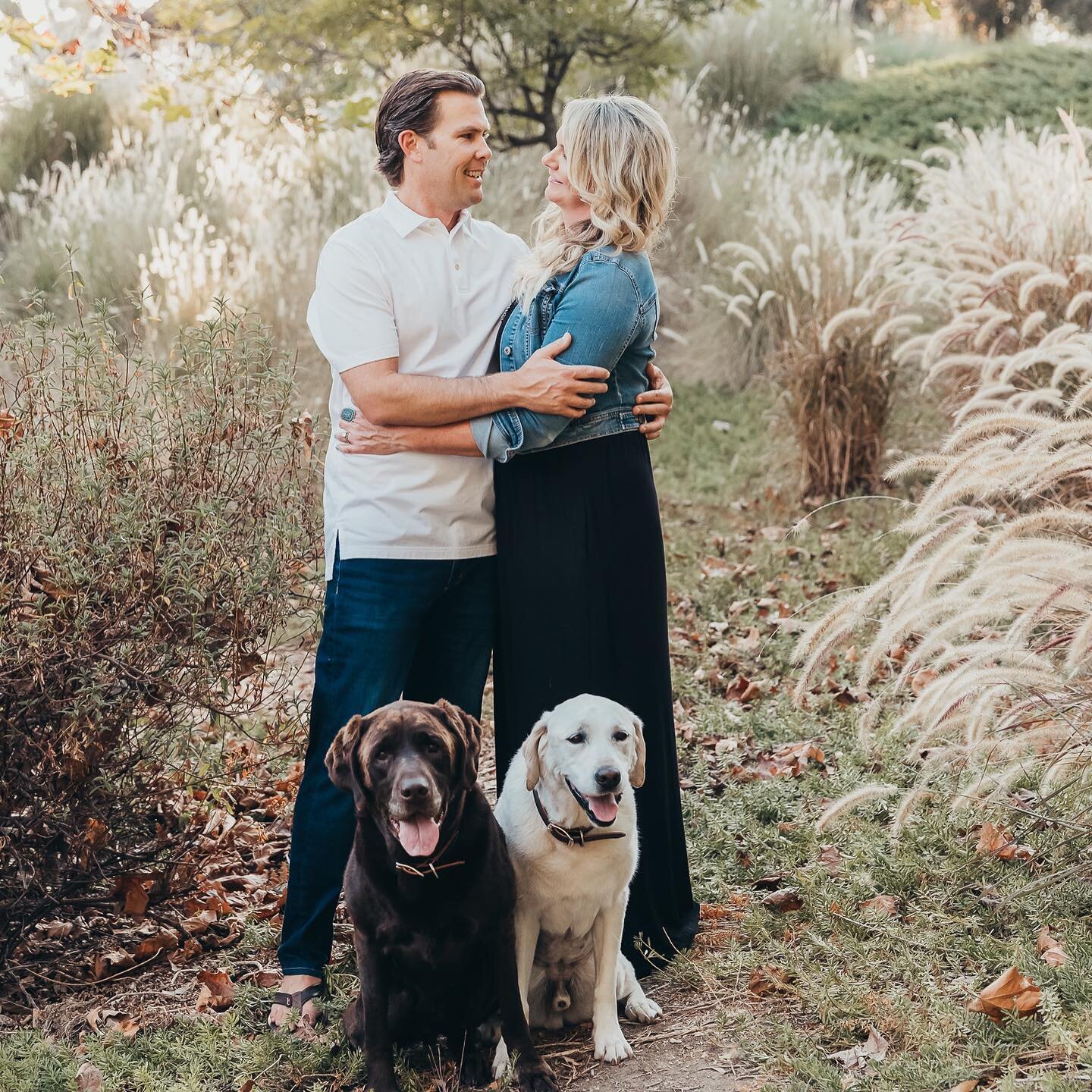 Are you a dog person or a cat person? Am I going to be kicked out of either camp if I admit I like both? &zwj;♀️
Here&rsquo;s a sneak peek of my session yesterday with a beautiful family, who I feel I can safely assume are dog people. ?