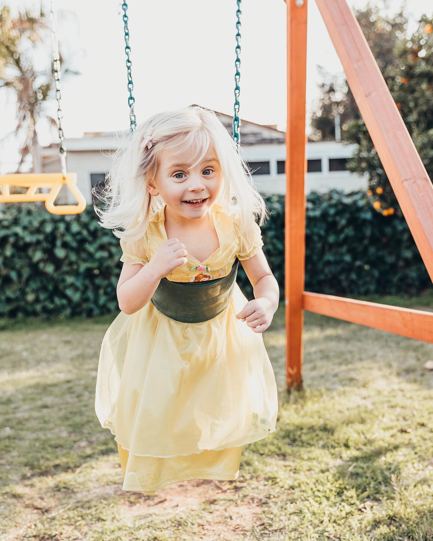 What I see through my lens vs what it looks like at the shoot. 
I have the best job everrrrrrrr. 
#sandiegofamilyphotographer
#lifestylefamilyphotos