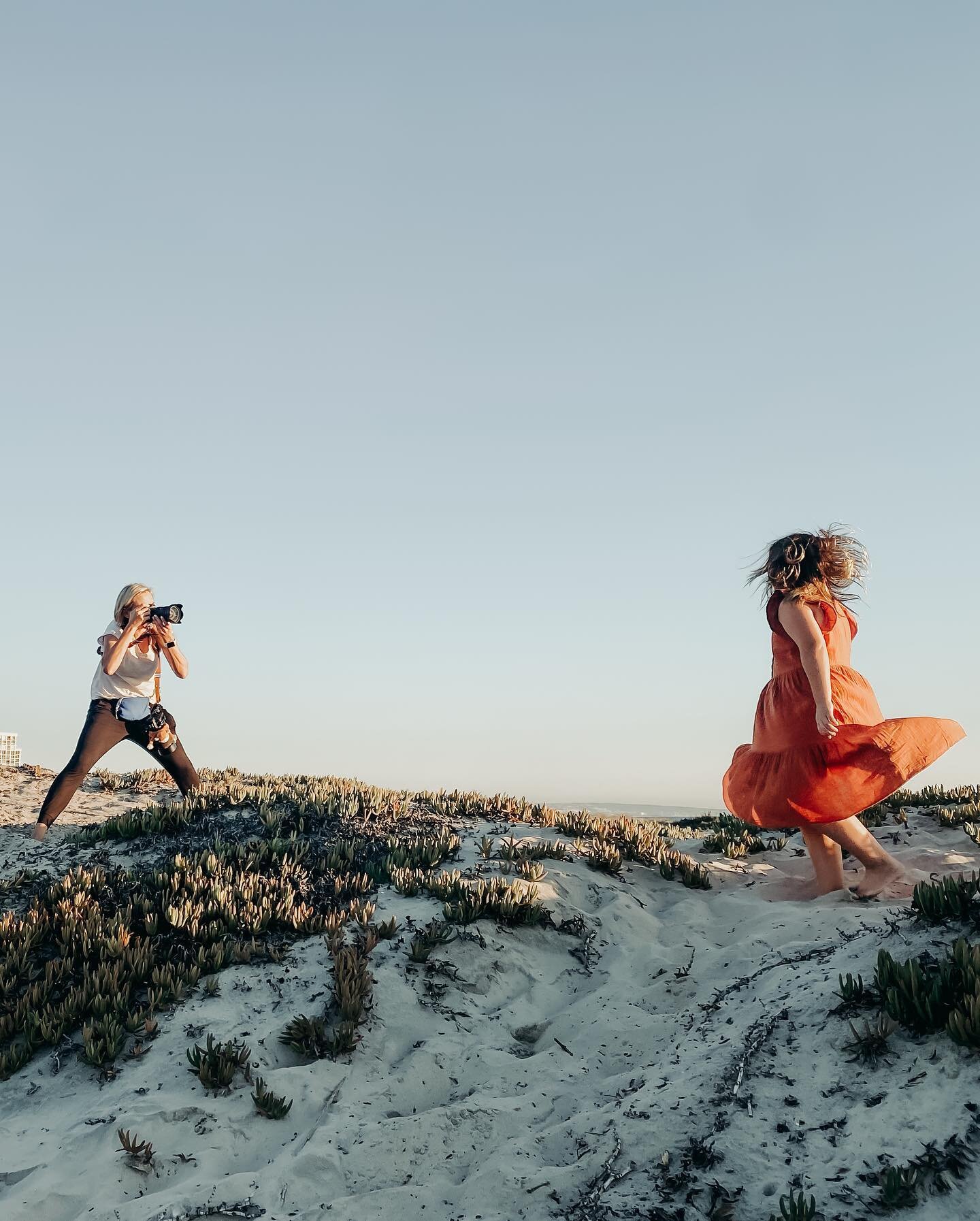 What you see VS what I see
Thanks for capturing this BTS shot @loveofknotsshop 
.
.
.
#christinedammannbeachsessions
#coronado
#sandiegofamilyphotographer