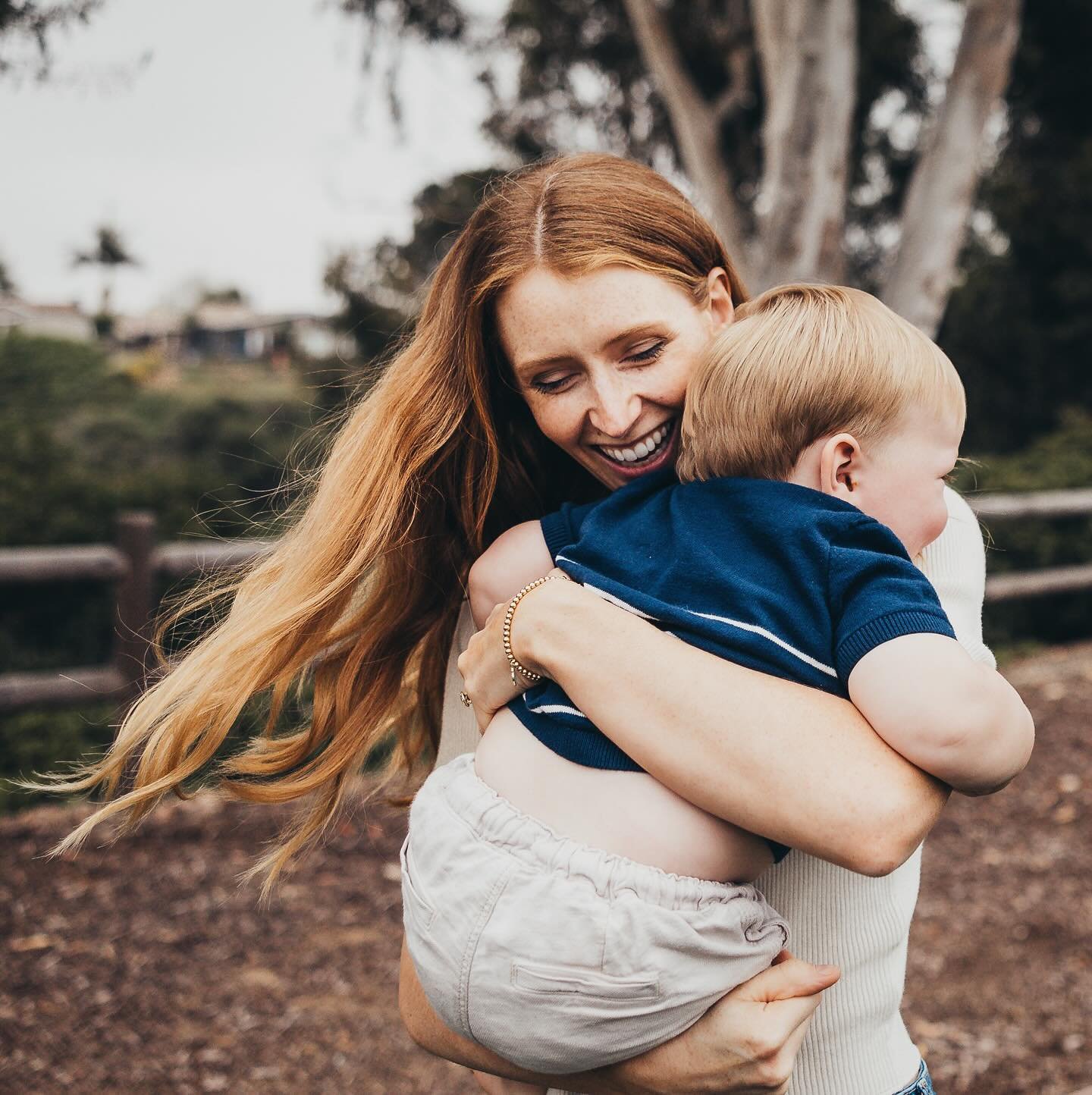 Arms and heart full. No better feeling in the world. Am I right??
.
.
.
#sandiegofamilyphotographer #christinedammannfamilies #coronadofamilyphotographer #sandiego #inhomefamilyphotos #photographymentor #mentoringsession #makingfamilyphotosfun

Chr