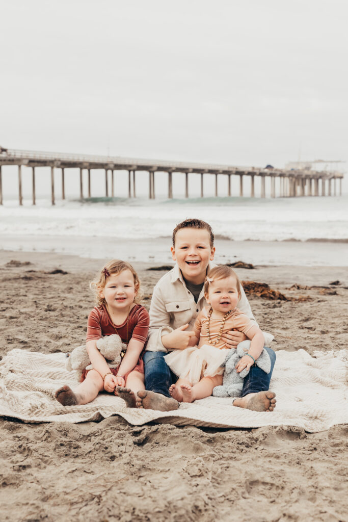 Fun beach photos with siblings